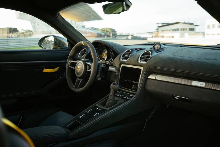 Porsche 718 Cayman GT4 RS (2022) dashboard