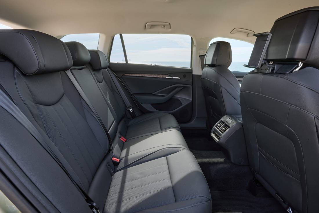 skoda-superb-combi-2024-review-kijk-maar-goed-want-zo-ziet-de-ideale-auto-eruit-2024-09