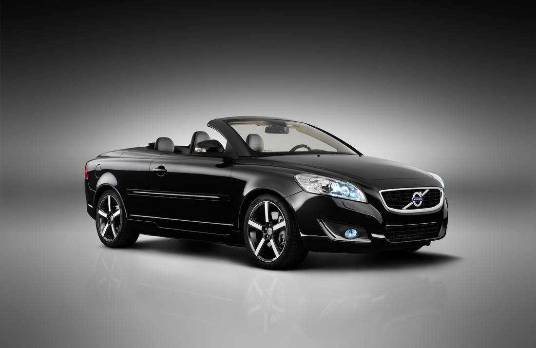 40934_Volvo_C70_Inscription_studio_hardtop_convertible.jpg