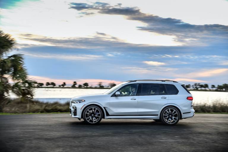 Review BMW X7 M50i