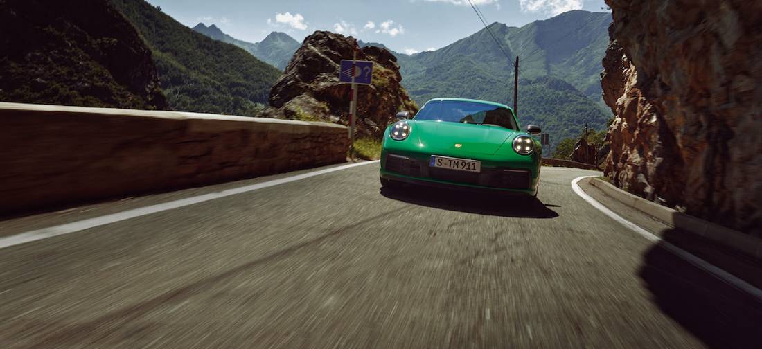 Porsche 911 Carrera T (2023) banner