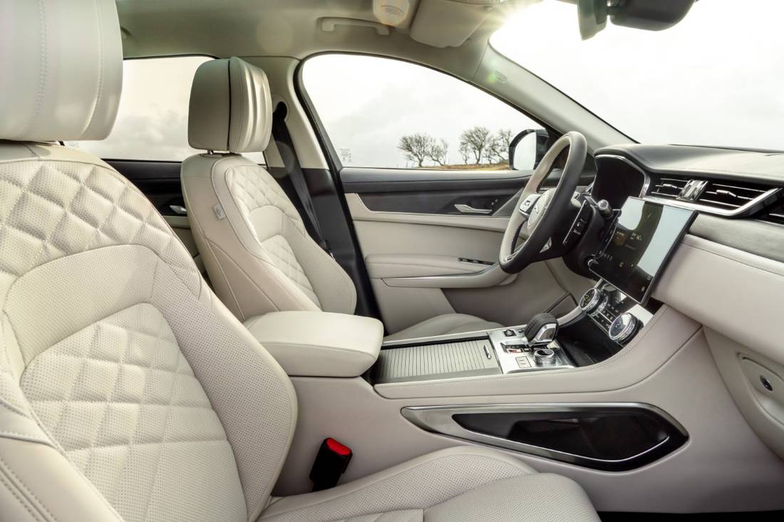 Jag_F-PACE_PHEV_21MY_Portofino_Blue_Interior_100321_9670