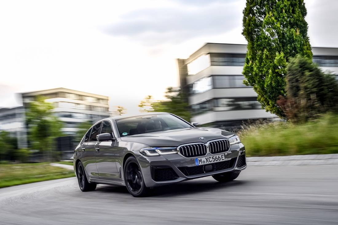 P90395475_highRes_the-new-bmw-545e-xdr.jpg