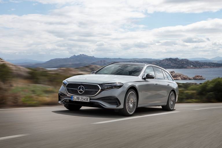 Mercedes E-Klasse Break (2023) dynamic, front view