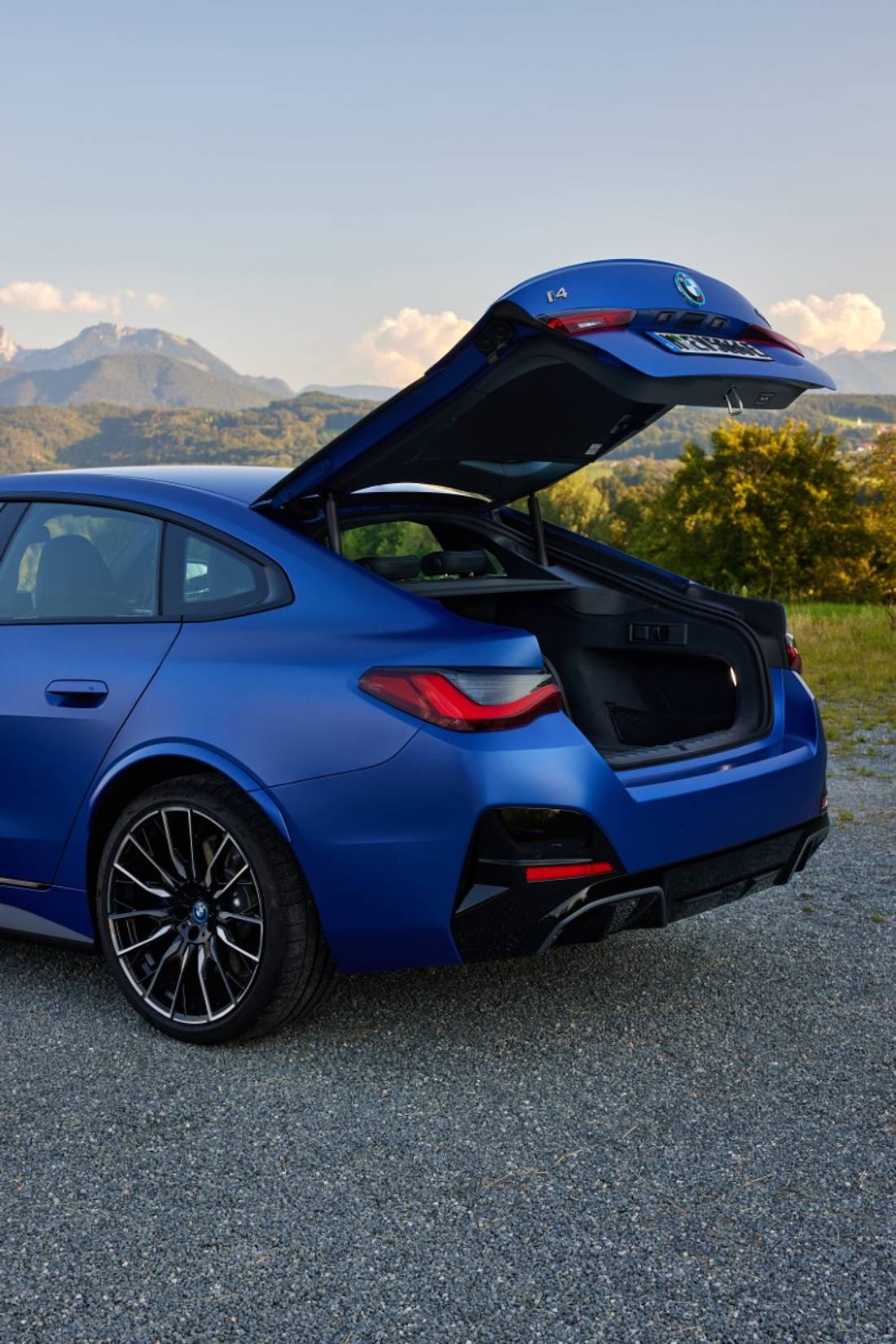 P90439366_highRes_bmw-i4-m50-9-2021