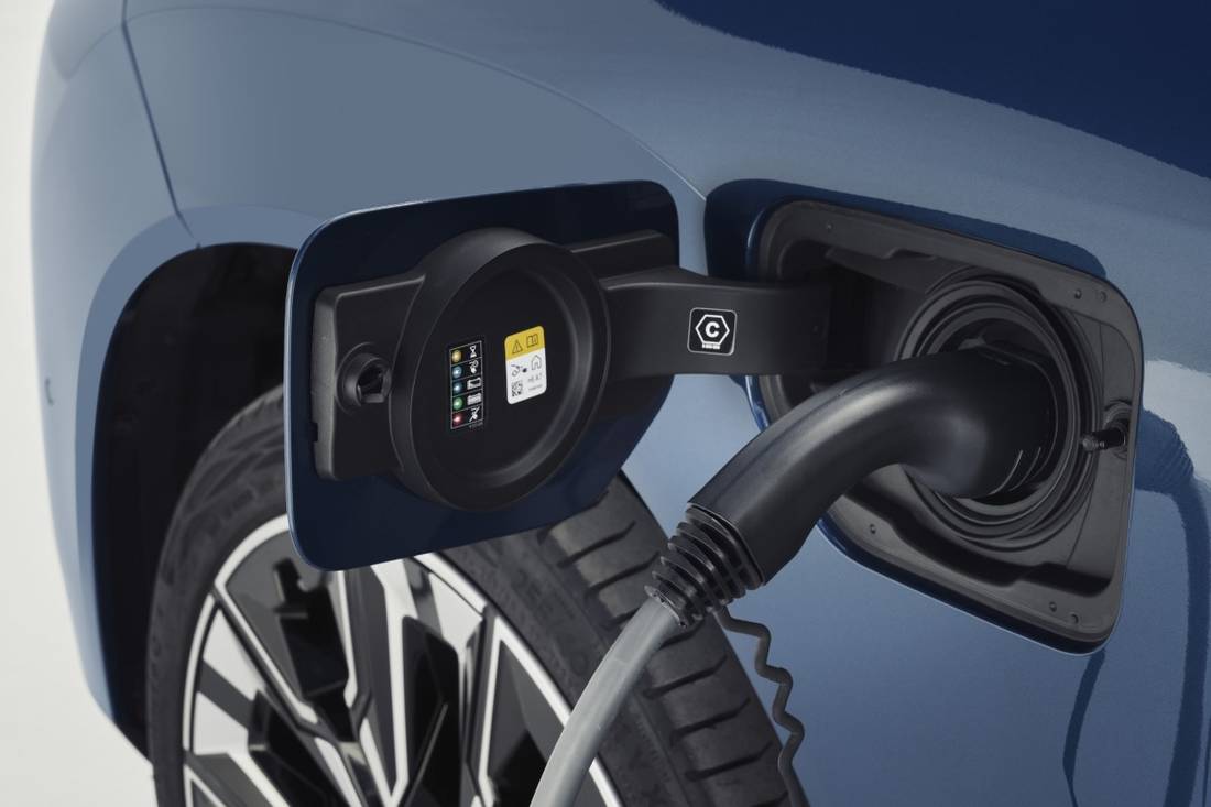 P90554896_highRes_the-new-bmw-x3-30e-x