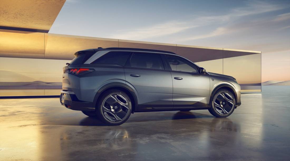 PEUGEOT_E5008_2403STYP_143