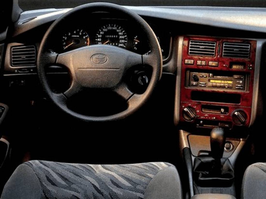 toyota-carina-e-1996-338540