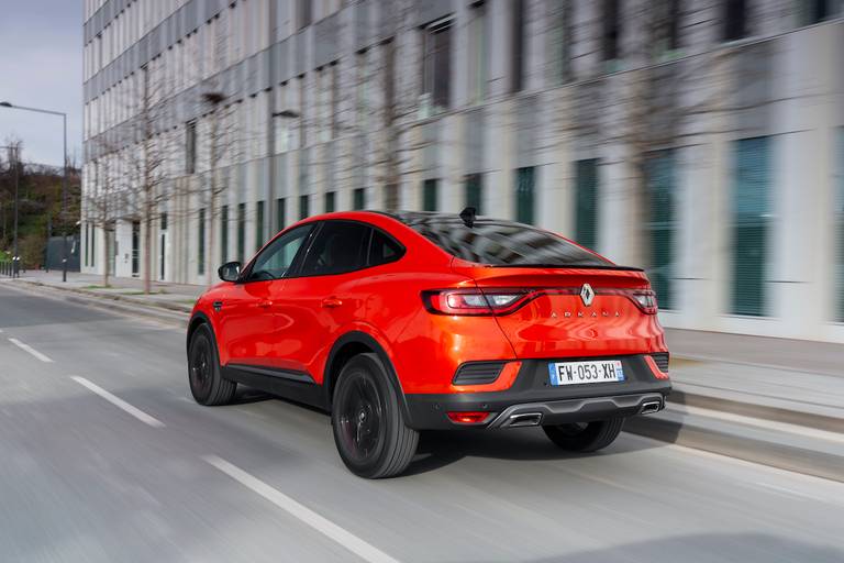 Renault Arkana test 2021 rijdend achter