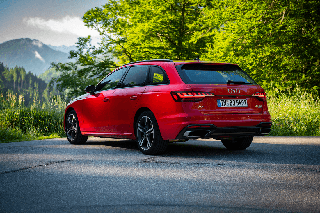 audi-a4-avant-back