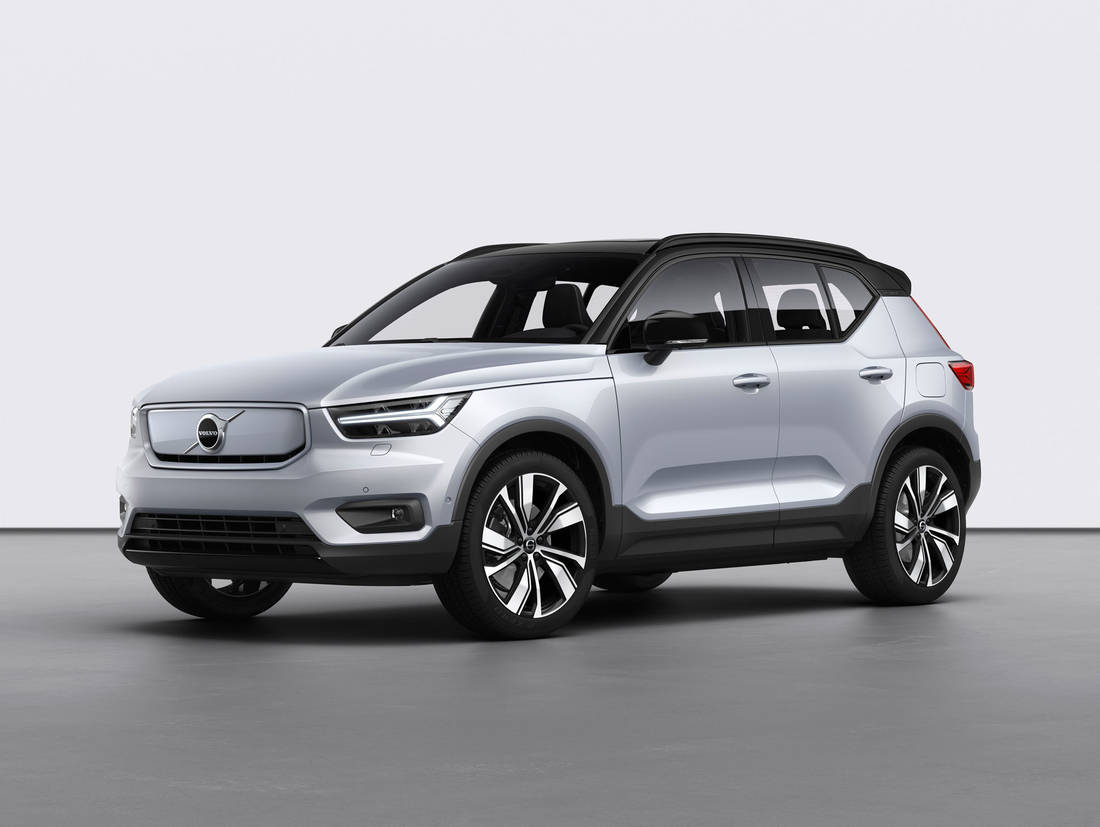 259191 Volvo XC40 Recharge P8 AWD in Glacier Silver