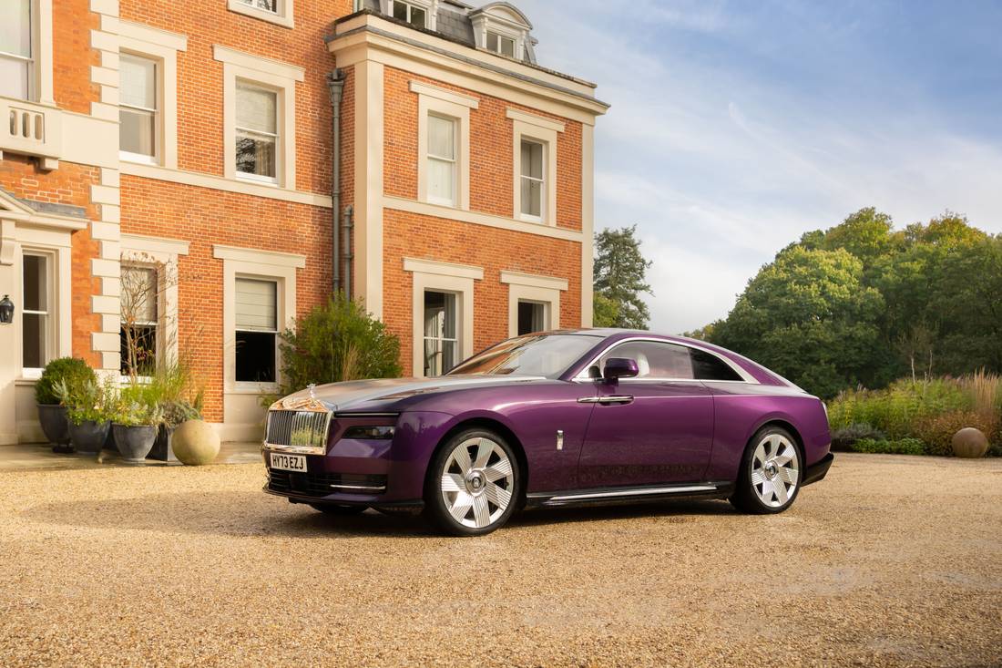 P90530471_highRes_rolls-royce-spectre-