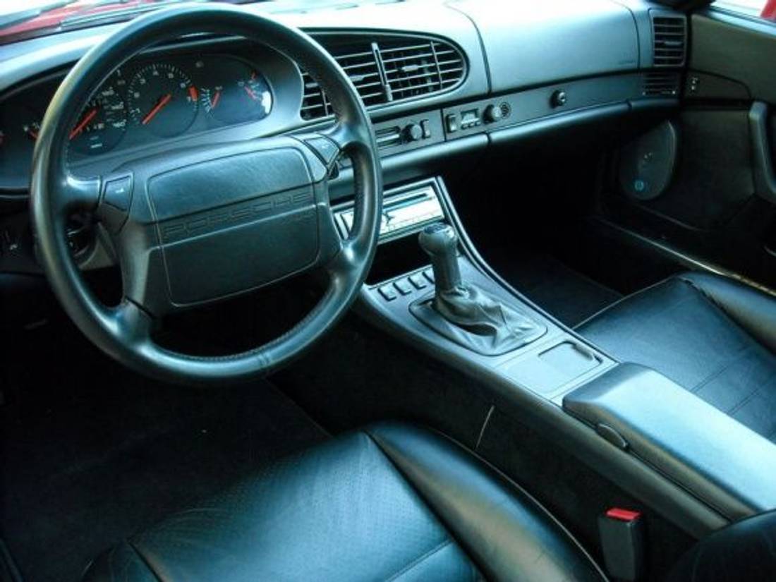 944 3