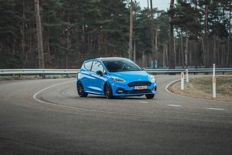 AS24 Ford rijdend voor
