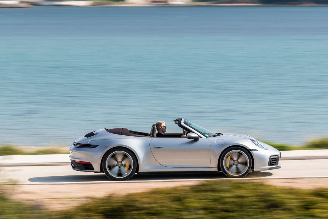 Porsche-911-992-Cabrio-side-dynamic