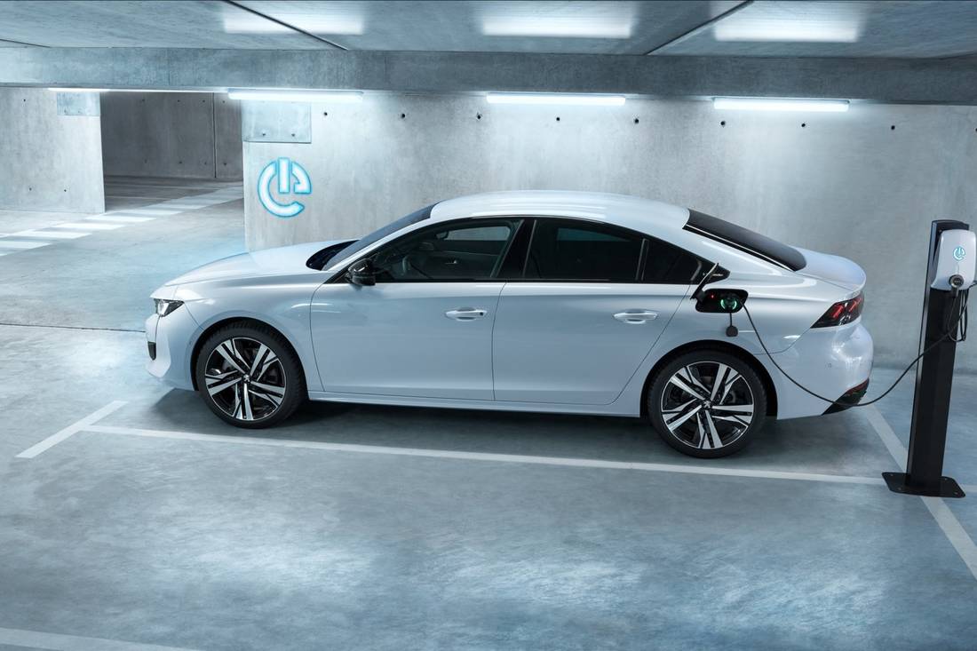 Peugeot 508 en 3008 Hybrid