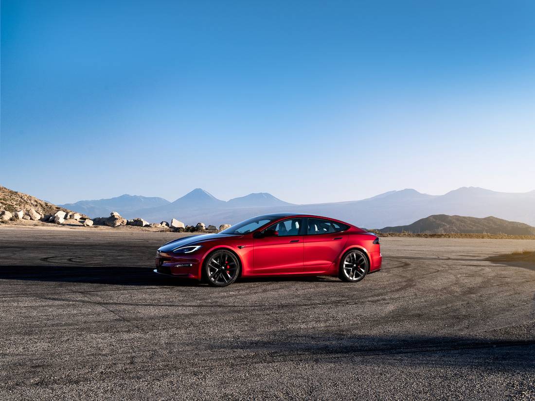 Tesla Model S Plaid (2023) static, front view