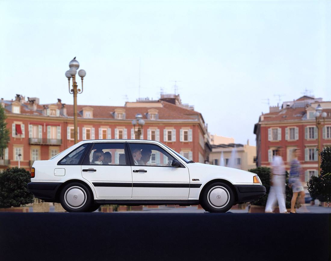 volvo_440_gle