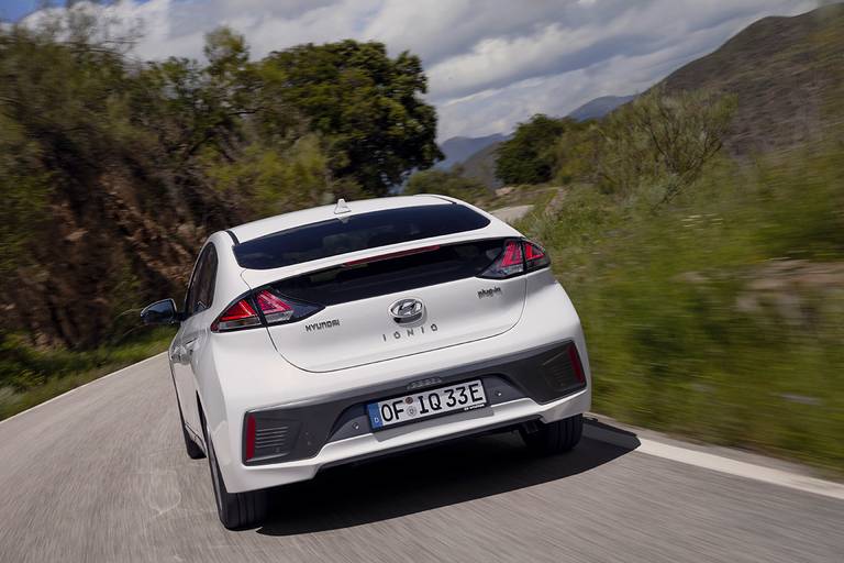 new-hyundai-ioniq-plug-in-11