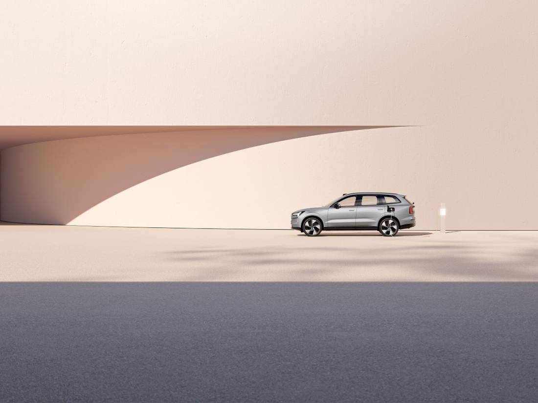 305728_Volvo_EX90