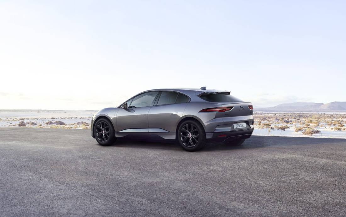 Jag_I-PACE_22MY_Black_Exterior_20