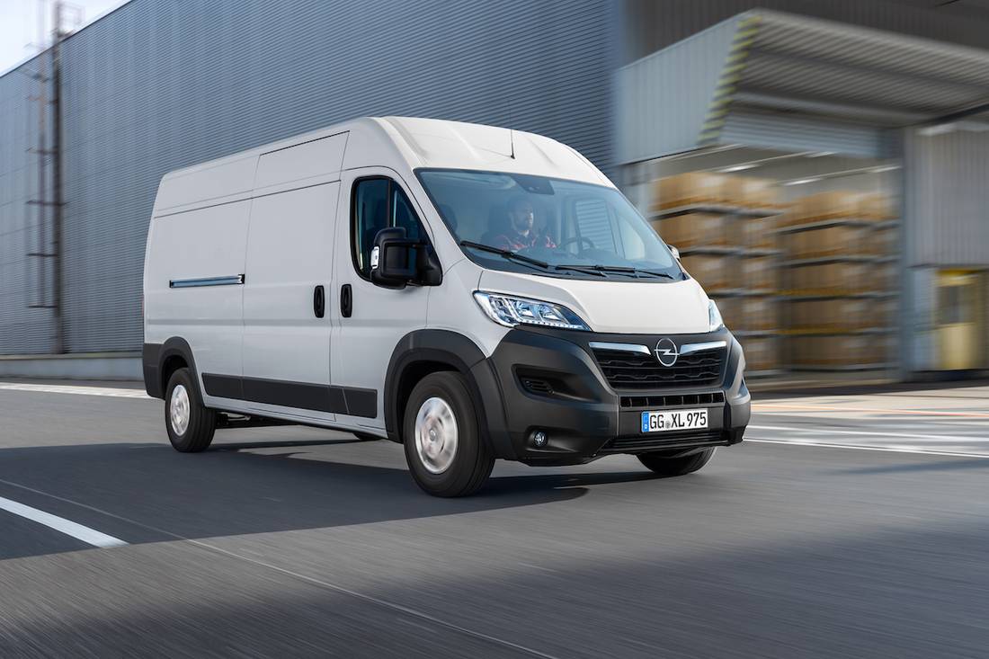 Opel Movano AS24 1.jpg