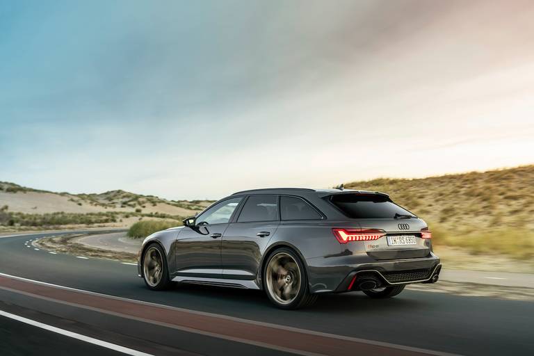 Audi RS 6 Performance (2022) rijdend 2