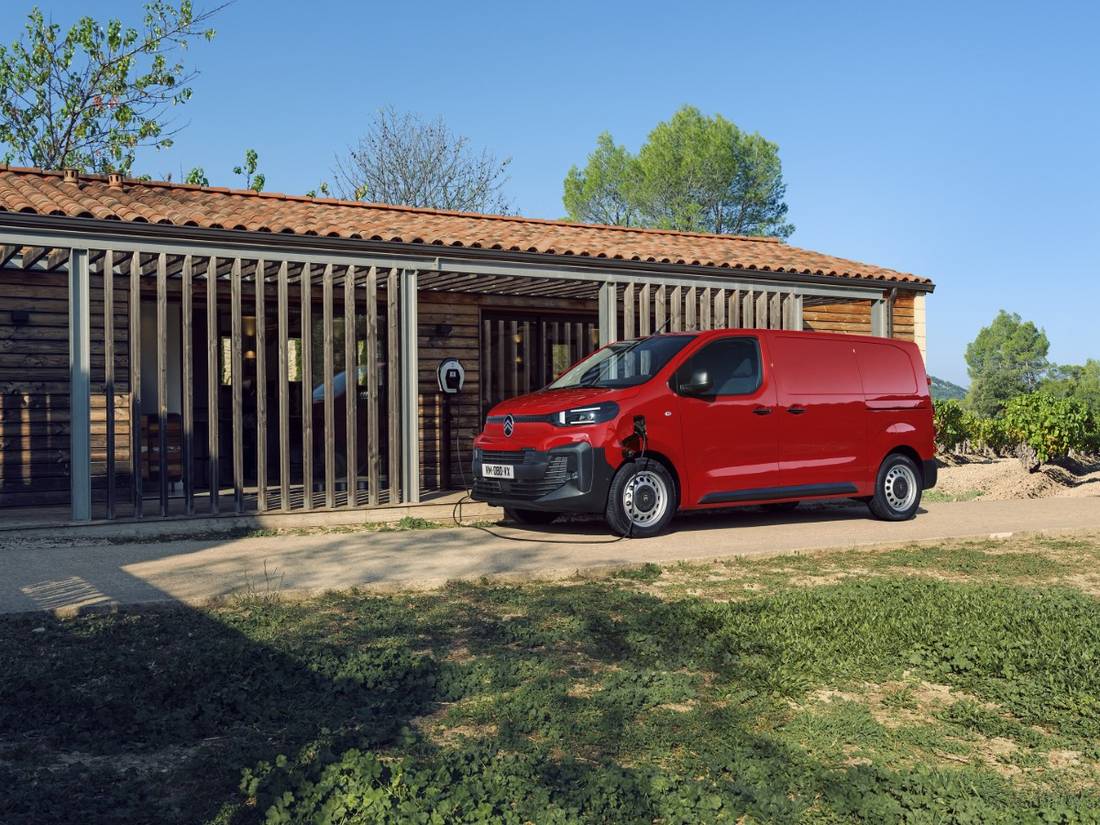 10_Nieuwe-Citroen-bedrijfswagenrange-met-focus-op-elektrificatie-en-connectiviteit-nu-te-bestellen