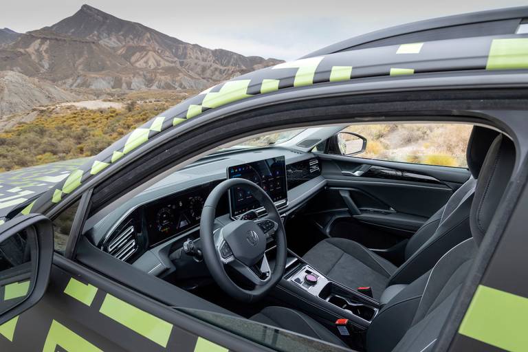 VW Tiguan (2023) interior