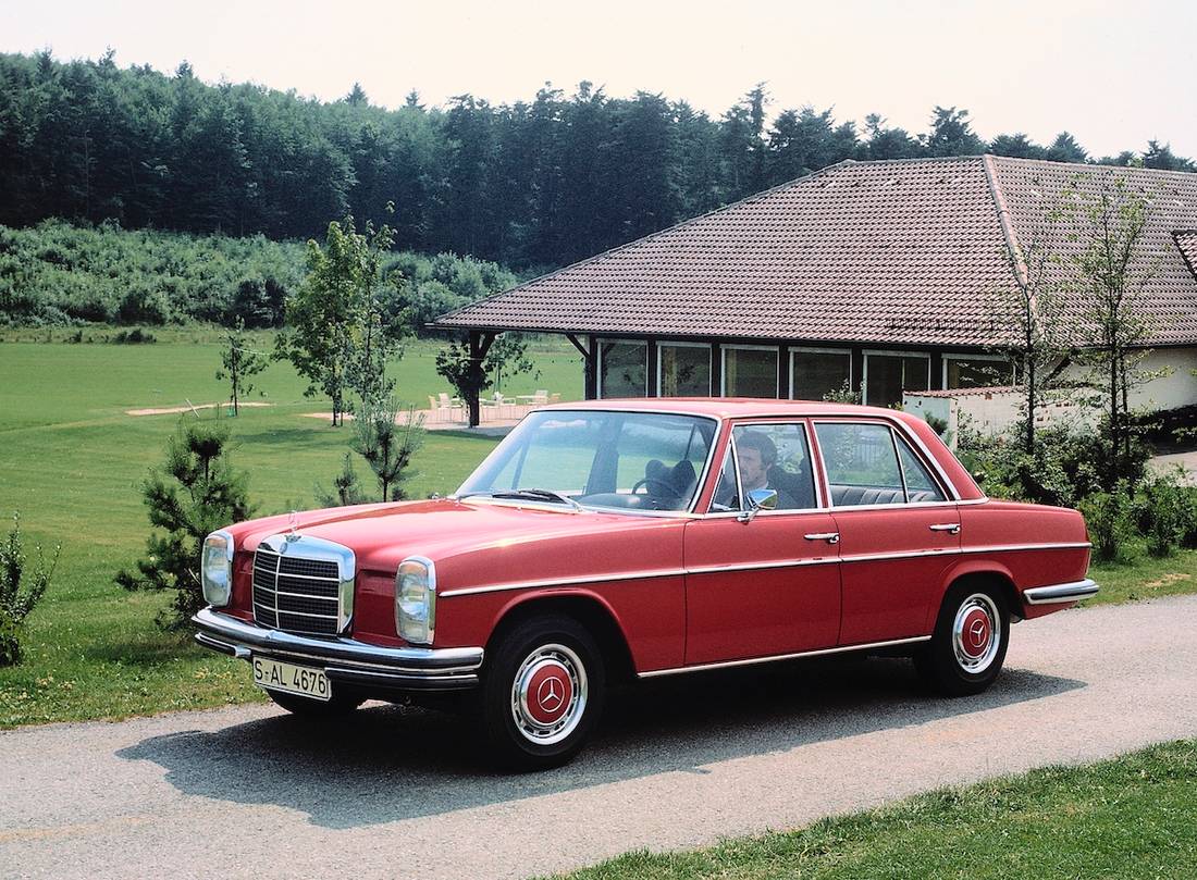 Mercedes-Benz 230 AS24 2.jpeg