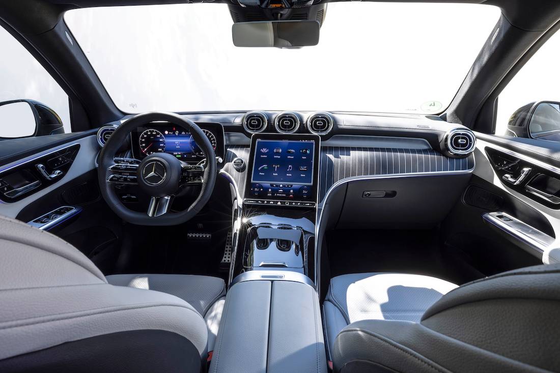Mercedes GLC 400 e (2023) interior Mercedes GLC 400 e (2023) interior