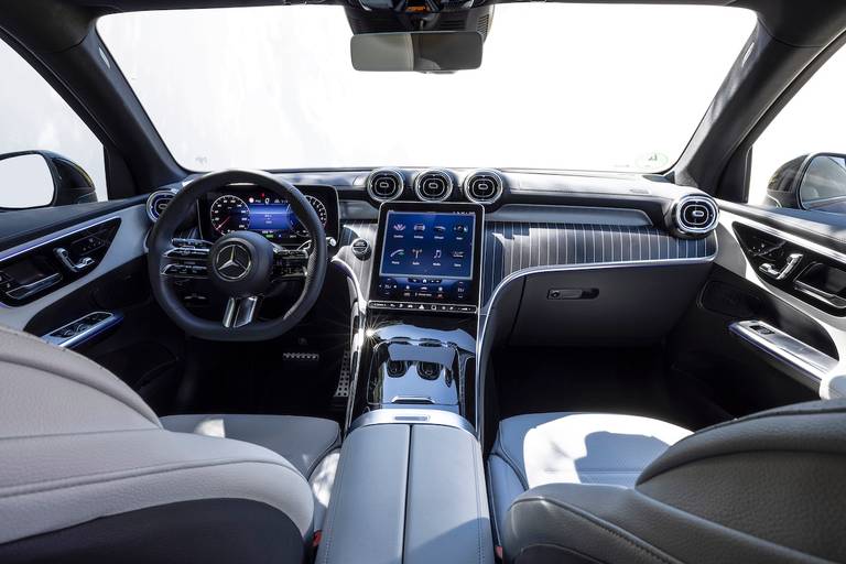 Mercedes GLC 400 e (2023) interior