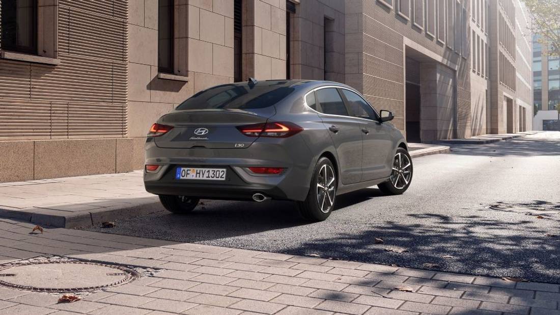 hyundai-i30-fastback-0324-04_wid_1024_bfc_off