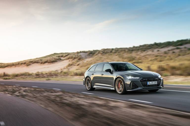 Audi RS6 Performance (2022) rijdend