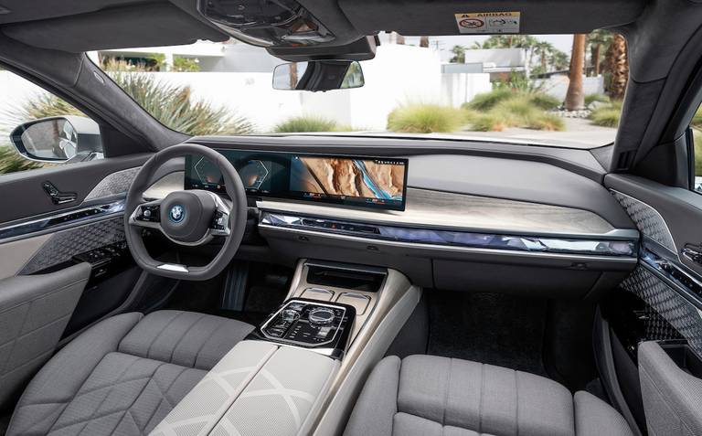 BMW i7 (2023) dashboard