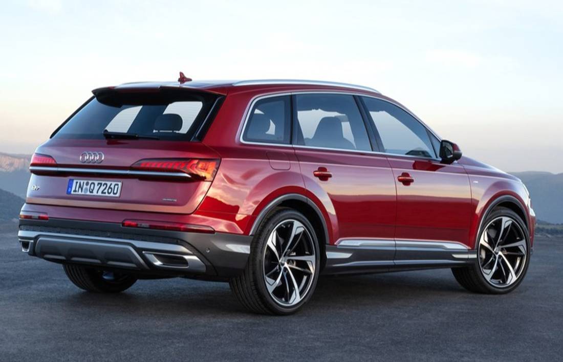 audi-q7-side