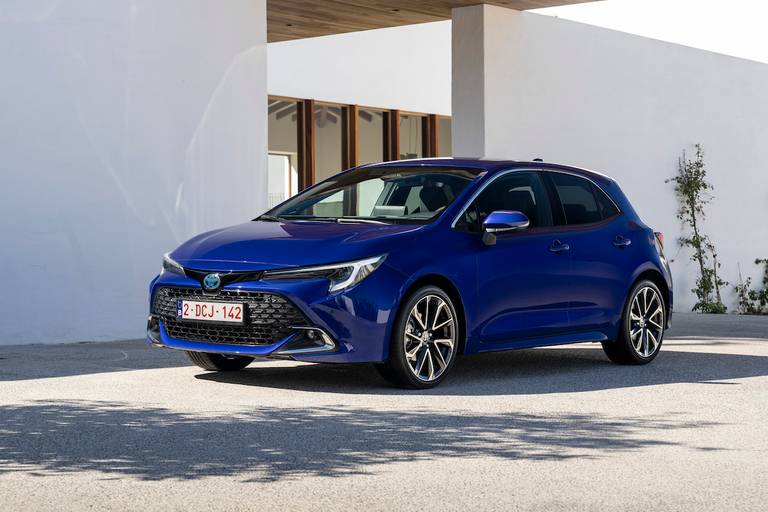 Toyota Corolla (2023) statisch, vooraanzicht