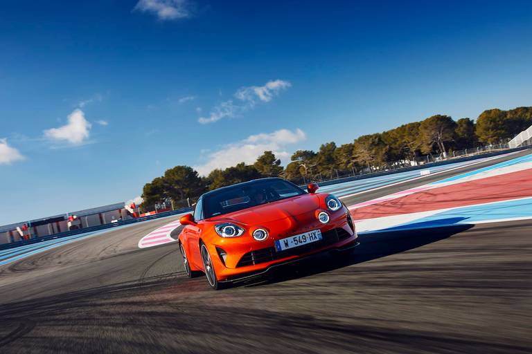 Alpine A110 S (2022) rijdend, vooraanzicht