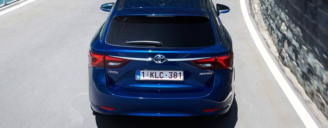 toyota-avensis-verso-l-03