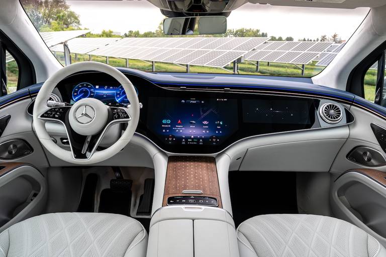 Mercedes EQS SUV (2023) dashboard