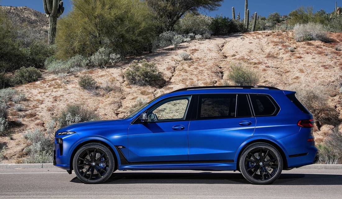 bmw-x7-m-side