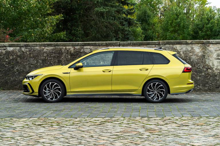 VW Golf Variant (2023) static, side view