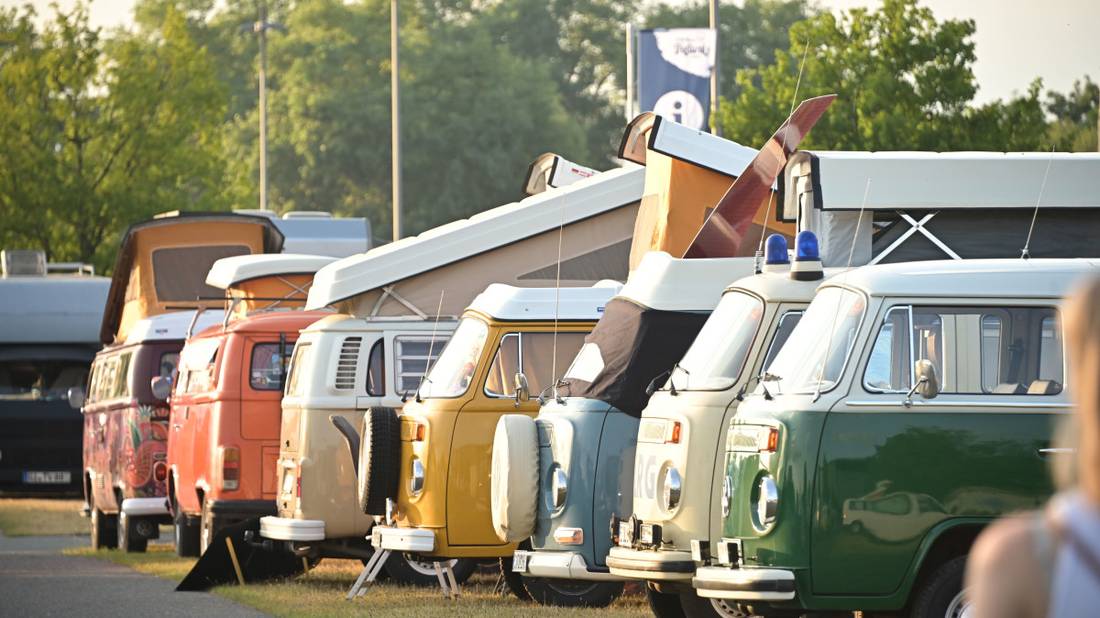 Vintage VW campers.jpg