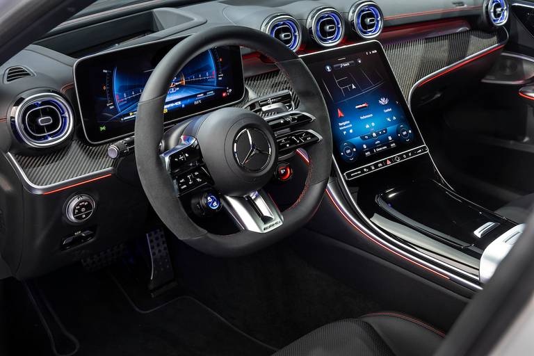 Mercedes-AMG C 43 (2023) dashboard