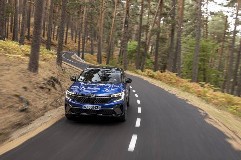 Renault Austral (2023) dynamic, front view