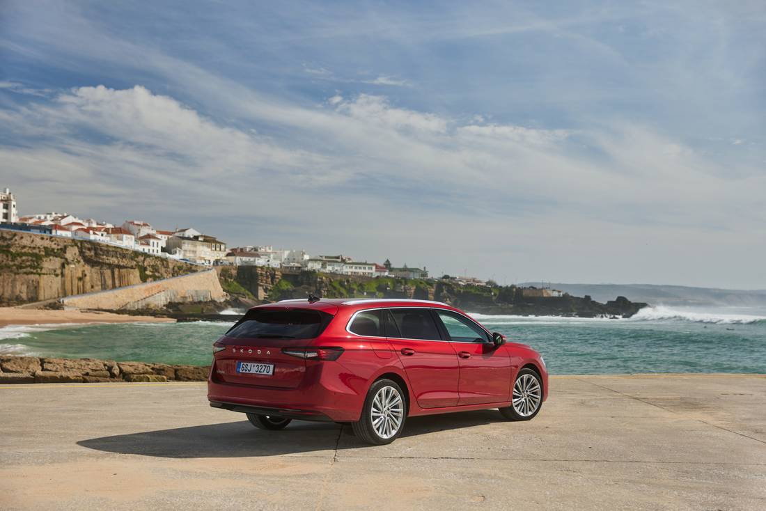 skoda-superb-combi-2024-review-kijk-maar-goed-want-zo-ziet-de-ideale-auto-eruit-2024-05