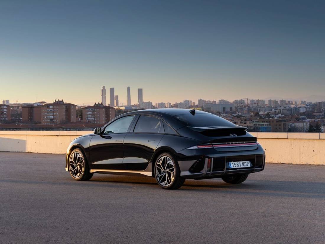 hyundai-ioniq-6-driving-experience-0323-exterior-07_wid_1024_bfc_off