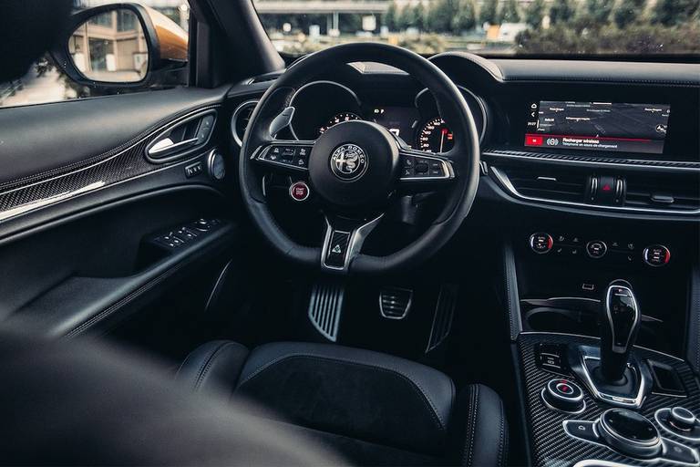 AS24 Test Alfa Romeo Stelvio Quadrifoglio dashboard