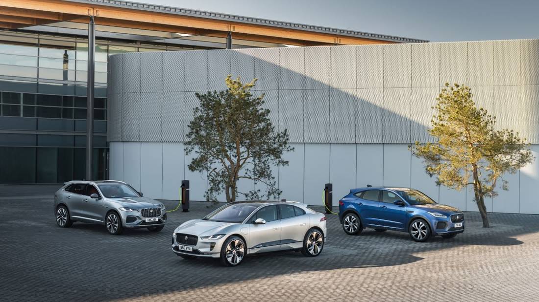Jag_PACE_Family_21MY_E-PACE_F-PACE_PHEV_Landscape_281020