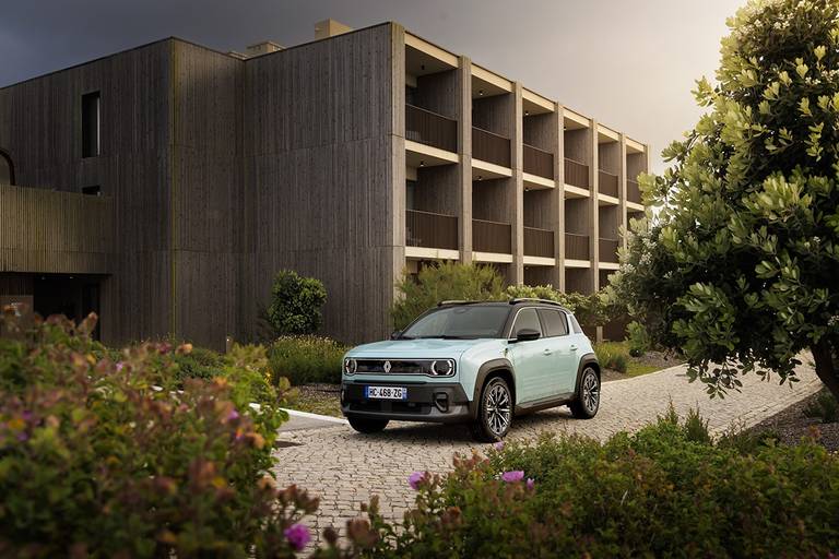 BEBE20250515 Renault 4 02